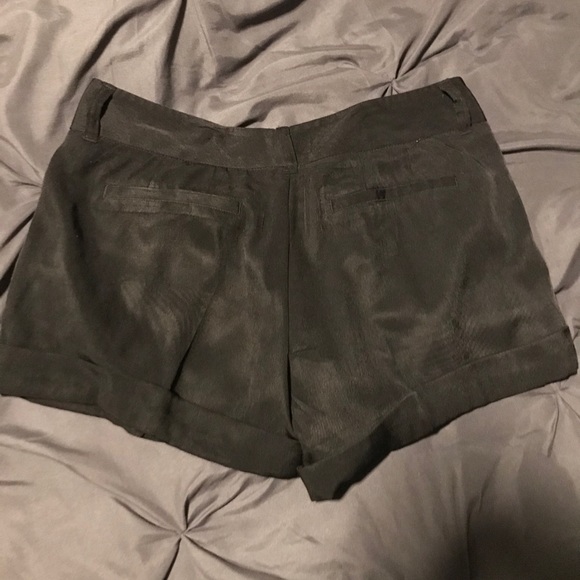 Old Navy cuffed bottom shorts - Picture 2 of 2